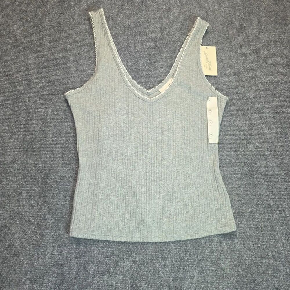Women’s Heather Gray Ribbed V-Neck Lace Trim Tank Top M